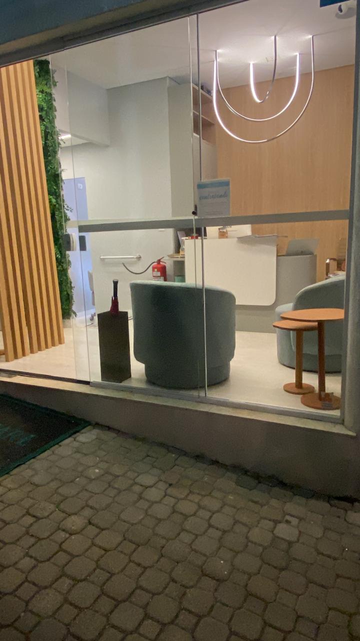 Fachada e recepção da PodoCare na Calçada das Rosas, 145